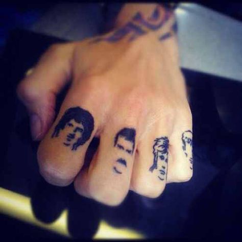 Justin Hawkins Queen tattoo Drum Logo, Freddie Mercury Tattoo, Justin Hawkins, Drum Tattoo, Rock Tattoo, Queen Tattoo, Freddy Mercury, Gorgeous Tattoos, Queen Photos