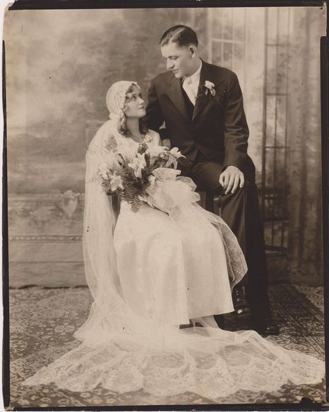 Hosted by imgur.com Old Wedding Photos, Vintage Wedding Pictures, Vintage Bridal Fashion, Couples Vintage, Vintage Wedding Gowns, Chic Vintage Brides, Vintage Wedding Photography, 1920s Wedding, Old Wedding