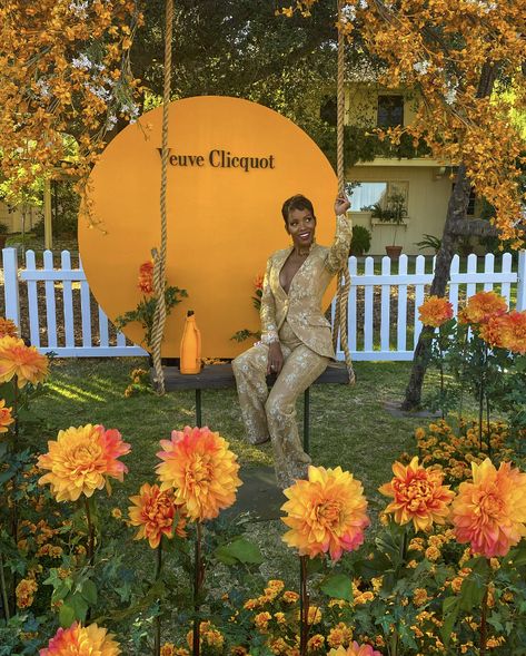 The Veuve Clicquot Polo Classic finally returned to Los Angeles! ☀️ A day of polo-watching, picnicking, and champagne-sipping 🥂 in the beautiful Will Rogers Historic State Park. Enjoying a toast 🥂 to life 🍾🧡 Verve Cliquot Champagne Party, Champagne Activation, Venue Clicquot Party, Veuve Party, Verve Cliquot Event, Veuve Clicquot Rose, Veuve Clicquot Invitation, Hosting Era, White Carousel