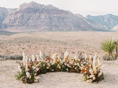 Desert Ceremony, Circle Ceremony, Ceremony Florals, Wedding Arbors, Bohemian Wedding Decorations, Desert Elopement, Ceremony Design, Grass Wedding, Mint Wedding