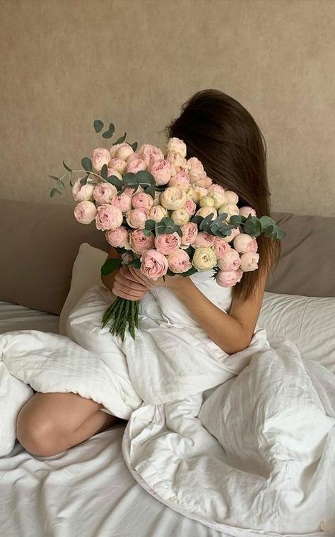 Photo Mannequin, Law Of Love, White Aesthetics, Instagram Russia, Russian People, Daisy Wallpaper, Lazy Morning, Cozy Bedrooms, Simple Rose