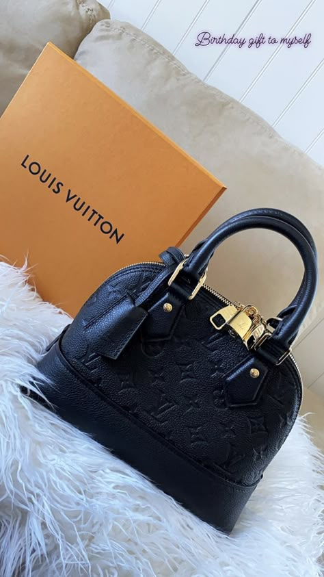 Sac Louis Vuitton, Black Louis Vuitton, Luxury Bags Collection, Handbag Essentials, Louis Vuitton Handbag, Handbags Luxury, Louis Vuitton Purse, Girly Bags, Luxury Purses