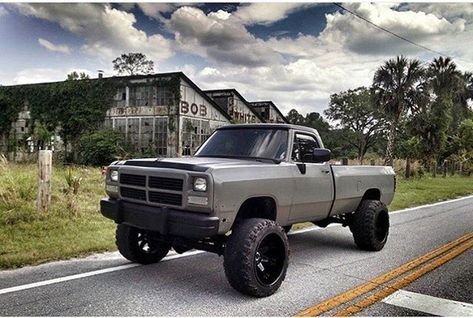 A clean first gen Dodge Ram 1st Gen Cummins, Jacked Up Truck, Dodge Diesel, Cummins Trucks, Truck Diy, Trucks Lifted Diesel, Dodge Pickup, Jacked Up Trucks, Truck Yeah