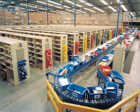 Dematic has developed a range of warehouse logistics and material handling system solutions, which can be configured to meet each customer's specific needs. Small Warehouse Design, Warehouse Layout, Warehouse Project, Warehouse Equipment, Store Warehouse, Warehouse Logistics, Small Warehouse, Factory Architecture, Industrial Kitchen Design