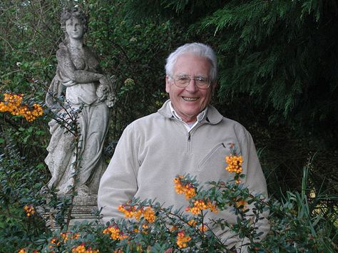 Climate change proponent realizes he was wrong, but for the wrong reasons James Lovelock, Lynn Margulis, Ozone Layer, Our Planet Earth, Harvard University, Penguin Books, The Godfather, Nasa, Interview