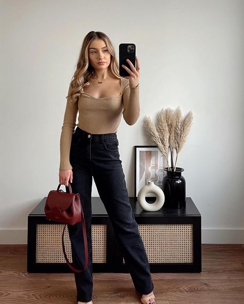 Outfits For Late 30 Year Olds, Lily Clark, Fall Fashion Outfit Ideas, Mode Dope, Fashion Staples, Fashion Outfit Ideas, Capsule Closet, Work Fits, Minimalist Fashion Women