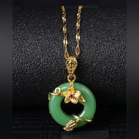 Mia Wynn Vintage Natural Green Faux Jade Pendant & Gold Necklace Comes With Gift Box, Mia Wynn Tag, And Thank You Note. Jade Jewellery, Styling Inspiration, Jade Necklace, Mom Necklace, Jade Jewelry, Pendant Gold, Jade Pendant, Gold Jewellery Design, Jewellery Design