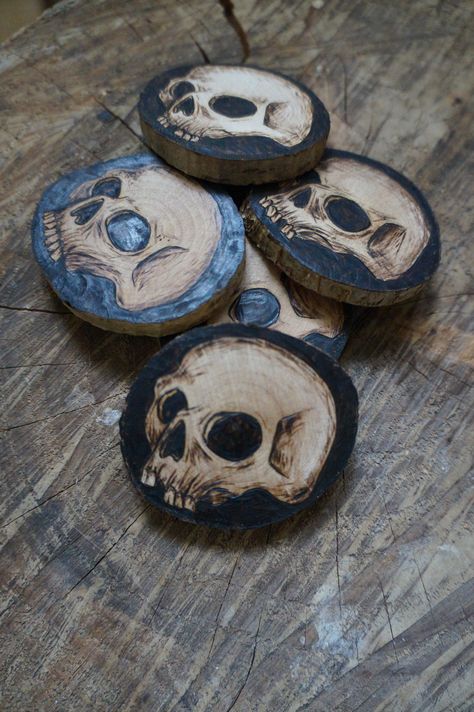 Skull art, wooden handmade skull decoration Tree Slices Ideas Diy Projects, Halloween Wood Burning, Kennel Topper, Wood Burning Ideas, Wooden Skull, Pyrography Ideas, Woodburning Ideas, Pyrography Designs, Skull Designs