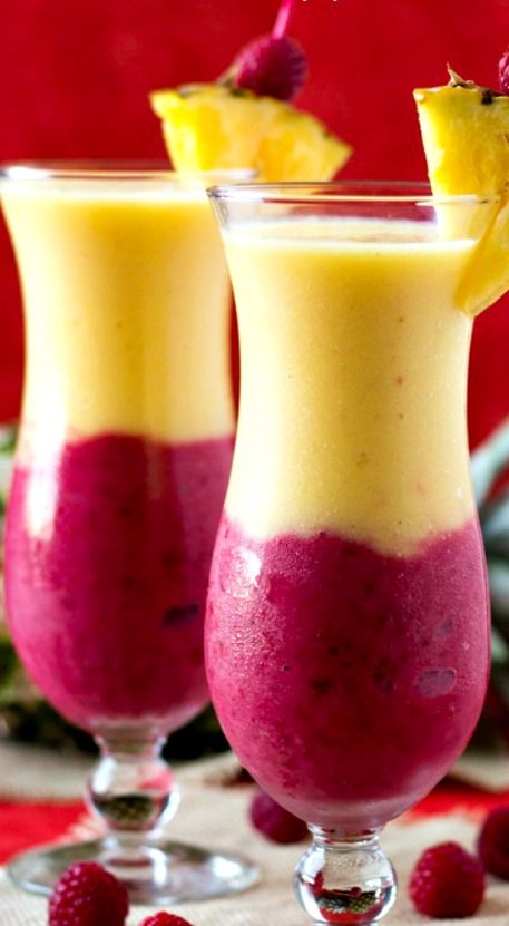 4-Ingredient Creamy Pineapple Berry Smoothie Recipe ~ It is filling and packed with vitamins and nutrients that provide so many health benefits Lowering Cholesterol, Berry Smoothie Recipe, Raspberry Smoothie, Makanan Diet, Milk Shakes, Delicious Drinks, S'mores, Berry Smoothie, Smoothie Shakes