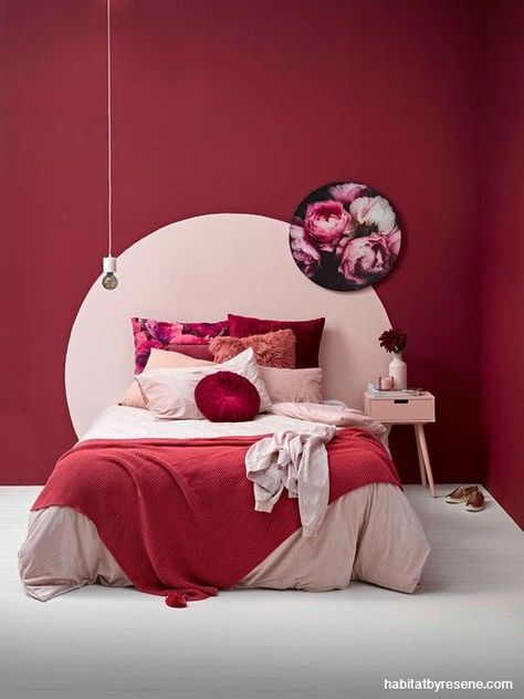 Red Feature Wall, Colorful Bedding, Pink Bedrooms, Bedroom Red, Red Rooms, Bedroom Paint Colors, Trendy Bedroom, Gray Bedroom, Pink Bedding