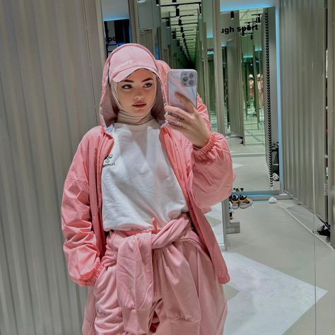 Hijab Hoodie, Allu Arjun Hairstyle, Sabrina Carpenter Outfits, Girly Girl Outfits, Mode Turban, Modest Fashion Hijab, Muslim Outfits Casual, Hijabi Fashion Casual, Hijab Girl