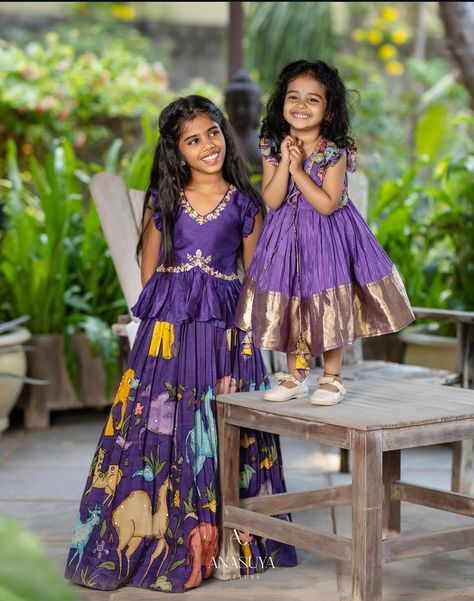 Girls Lehenga Designs, Traditional Frocks For Kids, Pattu Langa Designs For Kids, Pattu Long Frocks For Kids, Kids Lehanga Design, Kids Langa Voni, Langa Blouse For Kids, Kalamkari Dresses For Kids, Narayanpet Long Frocks Mom And Daughter