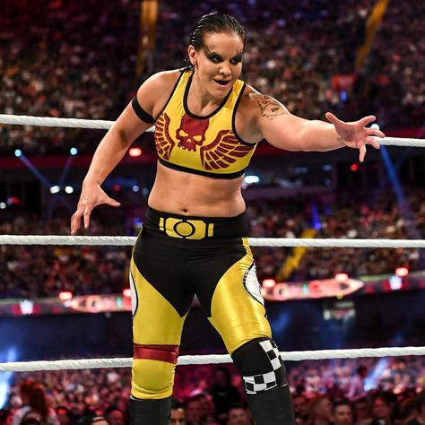 Shayna Baszler, Her Outfits, Liv Morgan, Wrestling Wwe, Ronda Rousey, Wwe Photos, Female Wrestlers, Wwe Superstars, Reign