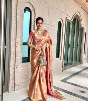 Golden Kanjivaram Saree, Pink Kanjeevaram Saree, Actress Sridevi, Phulkari Saree, Trending Sarees, Sri Devi, Golden Saree, Kanjeevaram Sarees, Saree Ideas