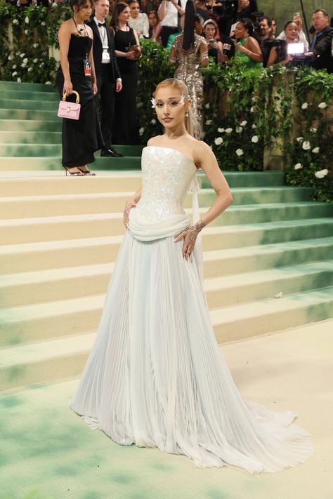 Ariana Grande Wallpapers, Perfume Ariana Grande, Gala Themes, Met Gala Outfits, Ariana Grande Outfits, Gala Fashion, Vogue France, Met Gala Red Carpet, Chloe Sevigny