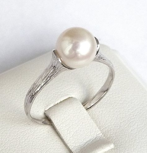 White Gold Pearl Ring, Pearl Ring Design, Pearl Engagement Rings, Pearls Ring, Pearl Engagement Ring, Pearl Jewelry Design, Gold Pearl Ring, Pearl Rings, Jewelry Showcase