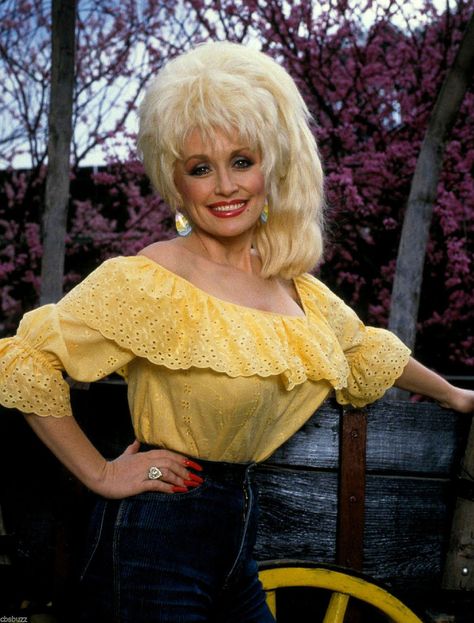 Dolly Parton Dolly Parton Pictures, Hello Dolly, Music Photo, Dolly Parton, Country Singers, Hottest Celebrities, Pretty Woman, Country Music, My Girl