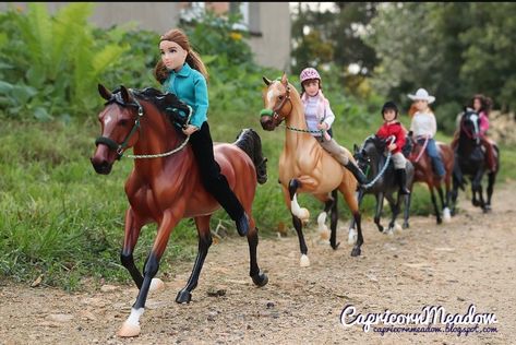 Breyer Breyer Horses Scenes, Breyer Horses Diy, Breyer Photography, Miniature Horse Barn, Schleich Horse Tack, Schleich Horses Stable, Toy Horse Stable, Diy Horse Barn, Bryer Horses