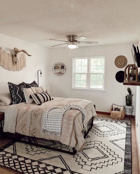 20 Stunning Modern Western Bedroom Ideas You’ll Love Vintage Western Bedroom, Boho Western Bedroom, Bedroom Wall Panel, Modern Western Bedroom, Western Bedroom Ideas, Wall Bedroom Ideas, Wall Panel Designs, Western Room Ideas, Western Bedrooms