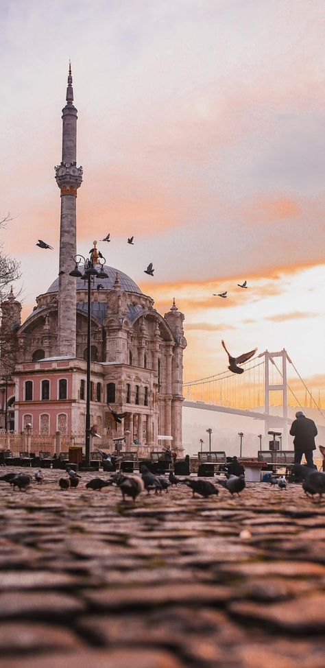 Istanbul City Wallpaper, Istanbul Wallpaper Aesthetic, Turkish Wallpaper, Turkey Background, Istanbul Wallpaper, Travel And Tours Logo, Istanbul Pictures, Vision Board Pics, Istanbul Turkey Photography