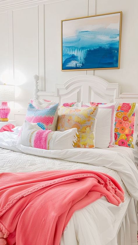 Striped Pillows, Preppy Bedroom Decor, Dorm Room Styles, Preppy Bedroom, College Dorm Room Decor, Dorm Room Inspiration, Living Room Loft, Preppy Room Decor, Preppy Room