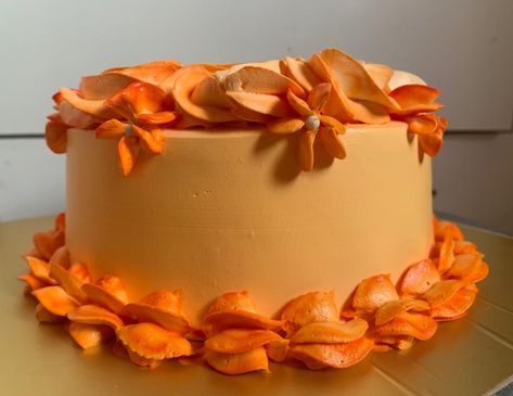 Orange Flavour Cake Check more at https://www.cakexpo.com/product/birthday-cakes/orange-flavour-cake-2/ Orange Color Cake, Yellow Cakes, Orange Birthday Cake, Orange Wedding Cake, 18th Cake, Orange Birthday, Cake Cafe, Fun Cakes, Fall Cakes