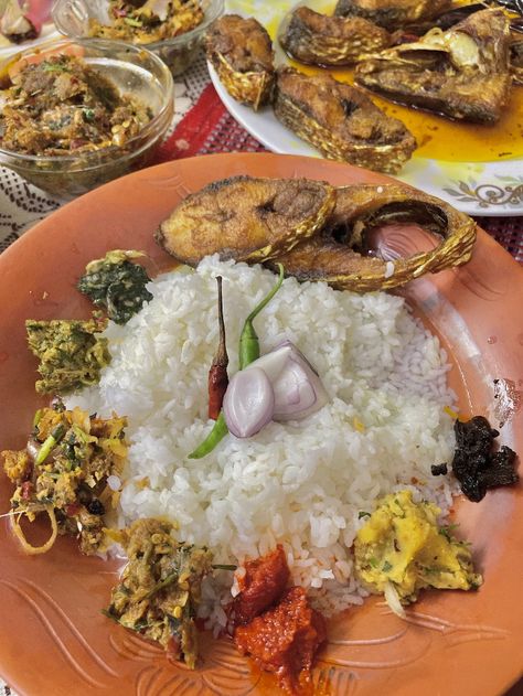 #fishfry #bangladesh #bengali #food #foodstagram #foodlover #aesthetic #ethnic #newyear Bangladeshi Street Food, Bengali Vibes, Bangladeshi Aesthetic, Bangladesh Aesthetic, Bong Aesthetic, Bangladesh Food, Bengali Aesthetic, New Year Food, Bengali New Year