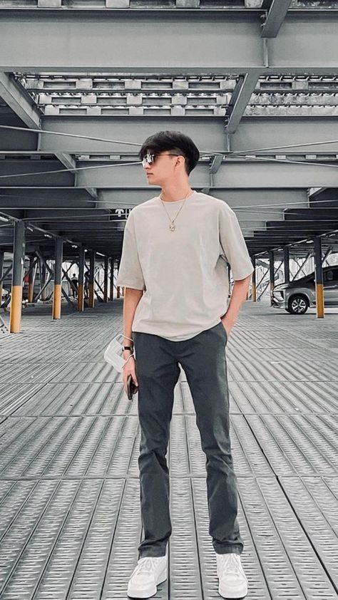 Outfit Cowok Korea, Outfit Cowok Simple, Bad Boy Outfits, Outfit Cowo, Outfit Cowok, Outfits For Teenage Guys, Pap Cogan, Vintage Ootd, Minimalist Fashion Men