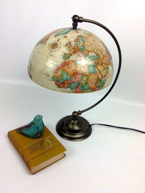 18 DIY Projects for Globe-al Recycling Do-It-Yourself Ideas Decoration Hall, Old Globe, Globe Lamp, Lamp Makeover, Diy Lampe, Globe Lamps, Deco Originale, Decor Guide, Décor Diy