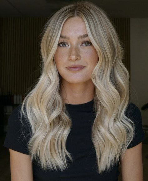 Bright Blonde Teasy Lights, Ashy Blonde Hair Shadow Root, Bright Dementional Blonde, All Over Blonde Hair Color With Shadow Root, Fall Blonde Dark Roots, 16 Inch Extensions, Round Face Blonde Hairstyles, Mid Length Womens Haircuts, Mid Length Layered Blonde Hair