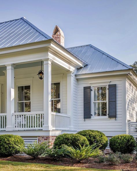 C. Brandon Ingram Design on Instagram: “Soft morning light and plenty of dew on the ground... #southern #simple #classic #newhouse #honesthouse #architecture @jeffherrphoto” White Ranch Style House, C Brandon Ingram, Minimalist Home Furniture, Southern Cottage, Brandon Ingram, Ranch Exterior, Southern House, Pole Barn House Plans, Modern Garage