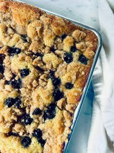 Blueberry Muffin Top Cake Blueberry Muffin Topping, Blueberry Muffin Cake, Kitchen Aid Recipes, Muffin Tops, Sheet Pan Suppers, Turbinado Sugar, Muffin Cake, Blueberry Muffin, Crumb Topping