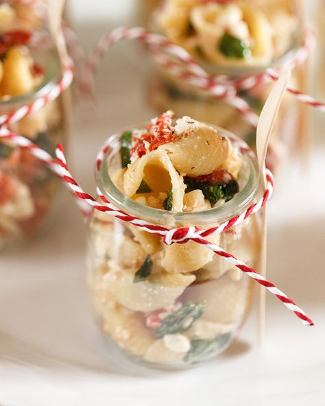 Serve Zoës pasta salad in individual cups with small spoons for an easy, grab-and-go side. Finger Foods Served In Cups, Pasta Salad Cups, Salad Cups, Finger Snacks, Ideas Bautizo, Graduation Food, Harvest Table, Summer Salad Recipes, Small Spoon