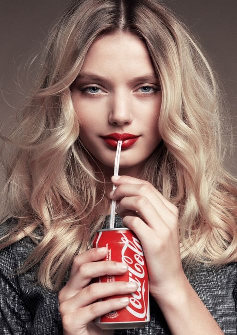 Coca-Cola Hair Color Cherry Coke, Cherry Red Lipstick, Bregje Heinen, Always Coca Cola, Trendy Hair Color, Red Lipstick, Cool Hair Color, Blonde Color, Soda Can