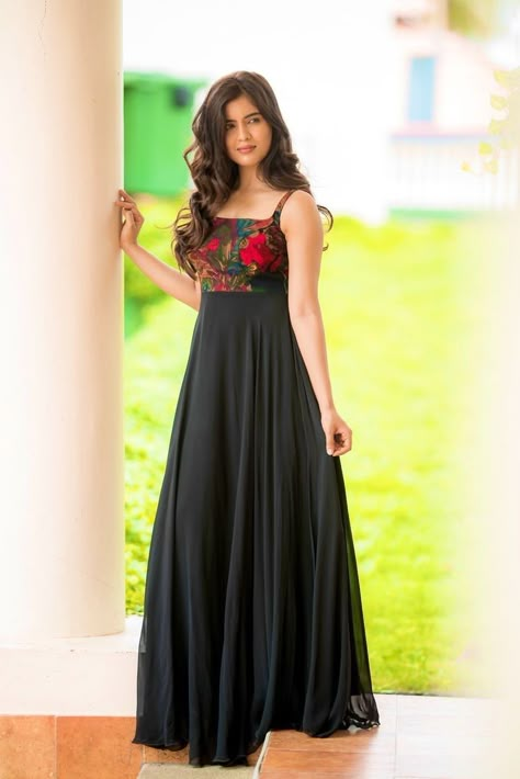 Amrita Aiyer, Amritha Aiyer, Stylish Kurtis Design, Long Gown Design, Churidar Designs, Simple Frocks, Anarkali Dress Pattern, Simple Kurti Designs, Stitching Dresses