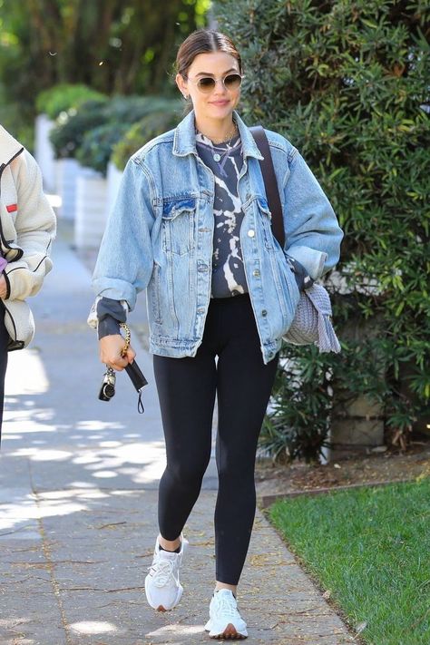 Oversize Jean Jacket Outfit, Blue Denim Jacket Outfit Women, Oversized Jeans Jacket Outfit, Oversize Denim Jacket Outfit, Oversized Jean Jacket Outfits, Cropped Jean Jacket Outfit, Jean Jacket Street Style, Oversized Jean Jacket Outfit, Denim Jacket Outfit Women