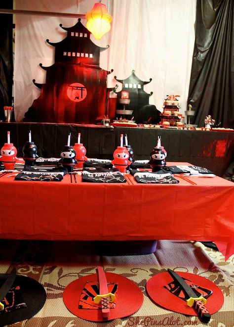 Teddy's Ninja Sleepover Birthday | CatchMyParty.com Ninja Warrior Birthday Party, Ninja Birthday Party Ideas, Ninja Themed Birthday Party, Camp Carnival, Japanese Theme Parties, Karate Birthday Party, Ninja Birthday Party, Karate Party, Lego Ninjago Party