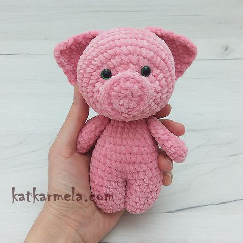 Crochet Pig Plushie Pattern, Crochet Plush Toys Free Pattern, Pig Crochet Plushie, Chunky Pig Crochet Pattern, Crochet A Pig Free Pattern, Crochet Pig Stuffed Animal, Pig Pattern Crochet, Crochet Plush Pig Free Pattern, Free Crochet Patterns For Fluffy Yarn