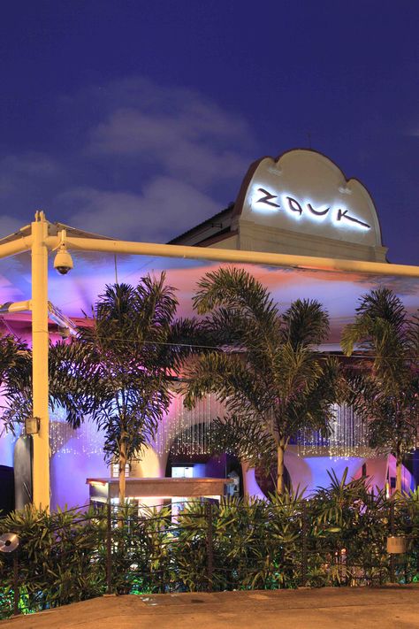 Zouk nightclub in Singapore has been open for over 20 years, making it one of the longest running clubs Asia has to offer! Zouk Night Club Las Vegas, Las Vegas Night Clubs, 21 Party, Las Vegas Clubs, Explore Colorado, Running Club, Asian Culture, Hotel Resort, Travel Lifestyle