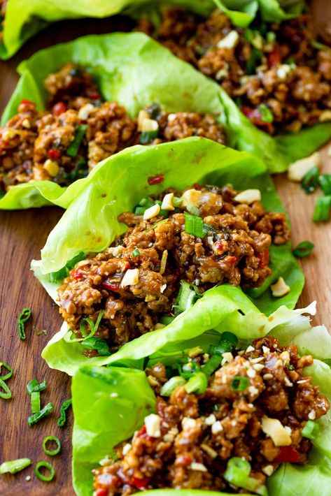 You are going to love this easy turkey lettuce wraps recipe! #lettucewraps #turkeyrecipe #healthyrecipe Asian Lettuce Wraps, Turkey Lettuce Wraps, Turkey Wraps, Oh Sweet Basil, Seared Chicken Breast, Turkey Salad, Deli Turkey, Easy Chicken Breast, Lettuce Wrap Recipes