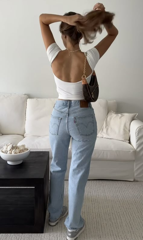 Classy Street Style, Bar Outfits, Outfits Con Jeans, Women Dress Online, Downtown Outfits, Professional Outfits Women, Fashion Top Outfits, 2024 Outfits, Spring Fits