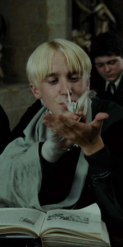 Drako Malfoy, Slytherin Wallpaper, Stile Harry Potter, Draco Malfoy Hot, Draco Malfoy Imagines, Draco Malfoy Fanart, Draco Malfoy Aesthetic, Lucius Malfoy, Tom Felton Draco Malfoy