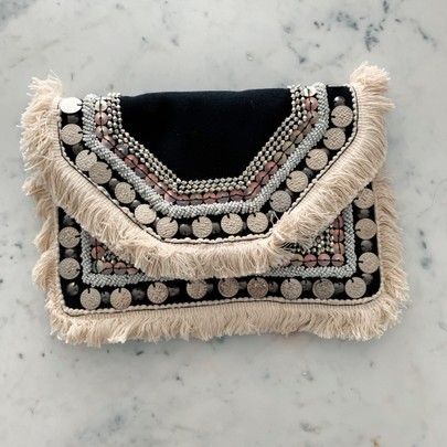 New cutch!   http://liketk.it/2CAyU #liketkit @liketoknow.it #LTKunder100 #LTKstyletip #LTKspring #LTKunder50 #LTKitbag Boho Bags Diy, Easy Crochet Top, Handbags Trendy, Boho Chic Bags, Diy Earrings Easy, Fringe Clutch, Stylish School Bags, Boho Clutch, شال كروشيه