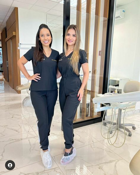 Spa Uniform Ideas Style, Spa Outfit Ideas, Salon Uniform Ideas, Esthetician Uniform, Beauty Therapist Uniform, Beautician Uniform, Beauty Salon Uniform Ideas, Malu Trevejo Outfits, Therapist Outfit