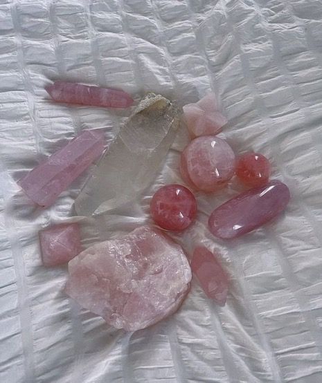 Aphrodite Alter, Terrence Loves You, Crystal Vibes, Crystal Aesthetic, Pink Aura, Pretty Pins, Pretty Rocks, Pink Teddy, Soft Aesthetic