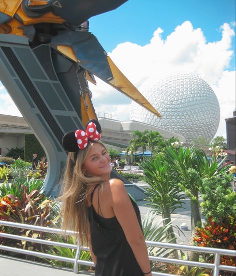 Disney Vacation Pictures, Disney Picture Inspiration, Universal Aesthetic Pictures, Epcot Instagram Pictures, Pictures To Take At Disney World, Disney Ig Pics, Disneyworld Picture Ideas, Cute Disney Picture Ideas, Disney Aesthetic Photos