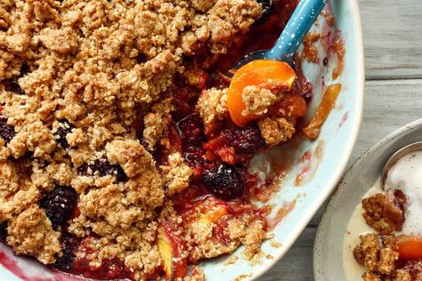 Nectarine Crisp Recipes, Nectarine Cobbler Crisp, Nectarine Crumble Recipe, Blueberry Nectarine Crisp, Nectarine Crumble, Nectarine Cobbler, Nectarine Crisp, Nectarine Fruit, Blackberry Crisp