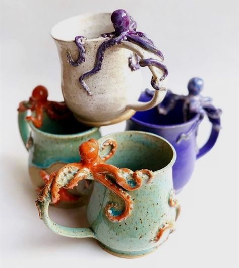 Handmade Pottery Mugs, Lauren Lewis, Traditional Pottery, Keramik Design, Pottery Clay, Clay Mugs, Pottery Crafts, Ceramics Pottery Art, Ceramics Projects