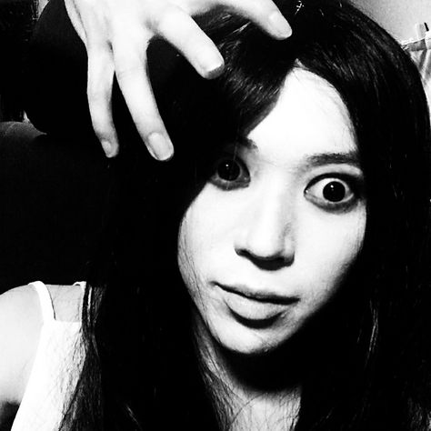 Heloween Ideas, Ring Horror, Eyes Looking Down, Creepy Smile, Scary Drawings, Creepy Core, Creepy Images, Japanese Horror, Yami Kawaii