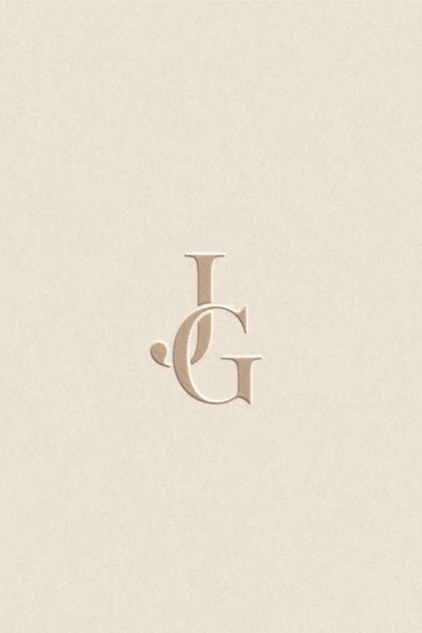 Logo monogramme embossé pour un mariage Logo Monogramme, Unique Logo, Weeding, Style Moderne, Concept Store, Wedding Signs, Monogram, Wallpapers, Feelings